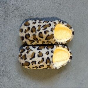 Leopard Print Fuzzy Slippers
